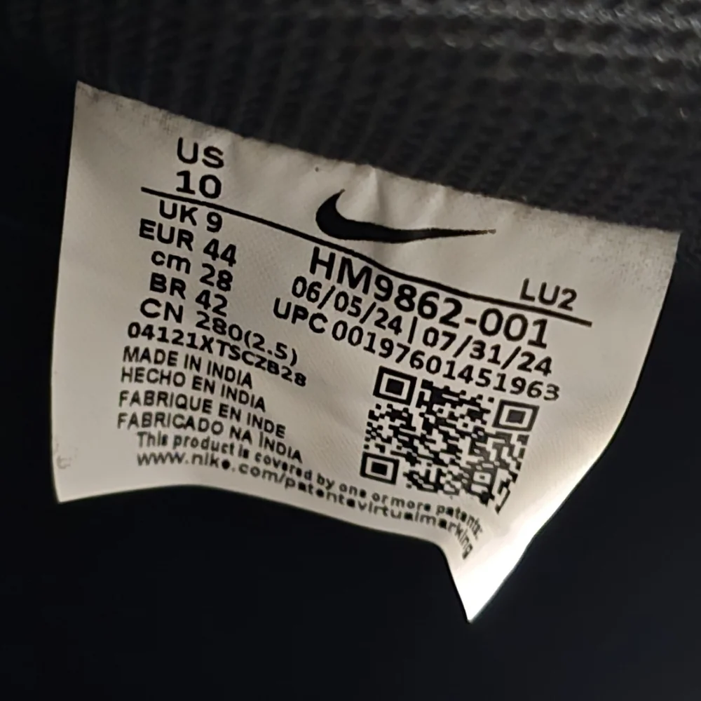 Nike Men's Black and White Sneakers - Picture 14 of 16